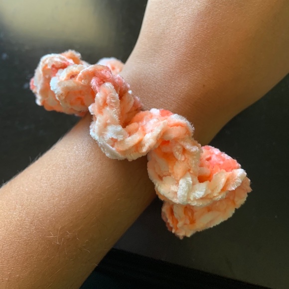 NWOT Peach Velvet Scrunchie - Picture 2 of 3